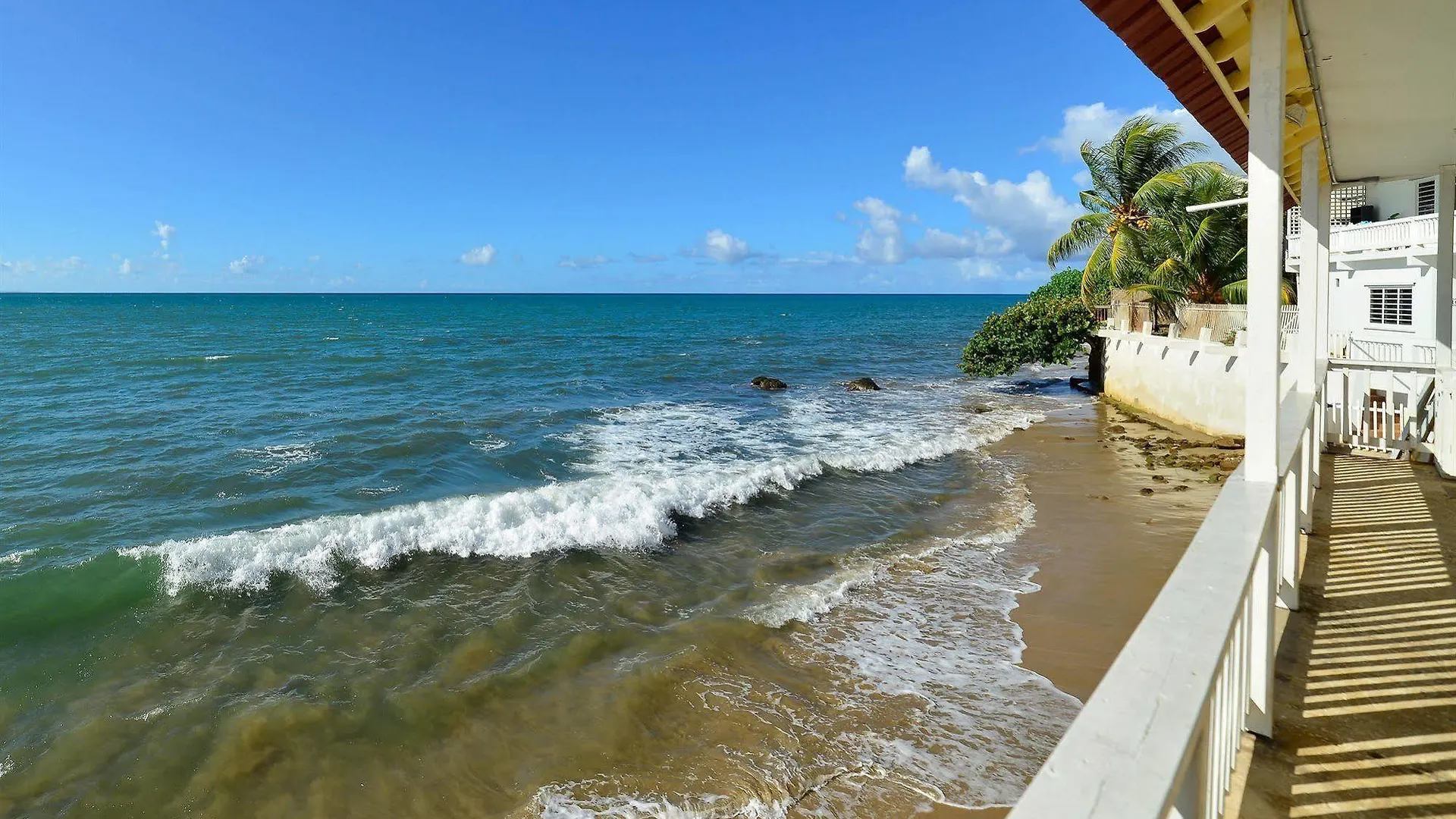 Lemontree Oceanfront Cottages location