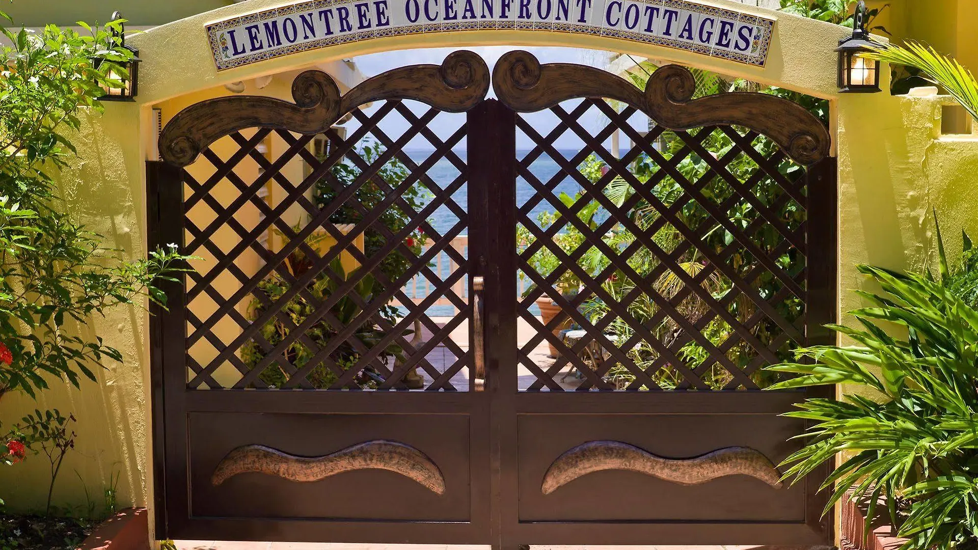 Lemontree Oceanfront Cottages 린콘