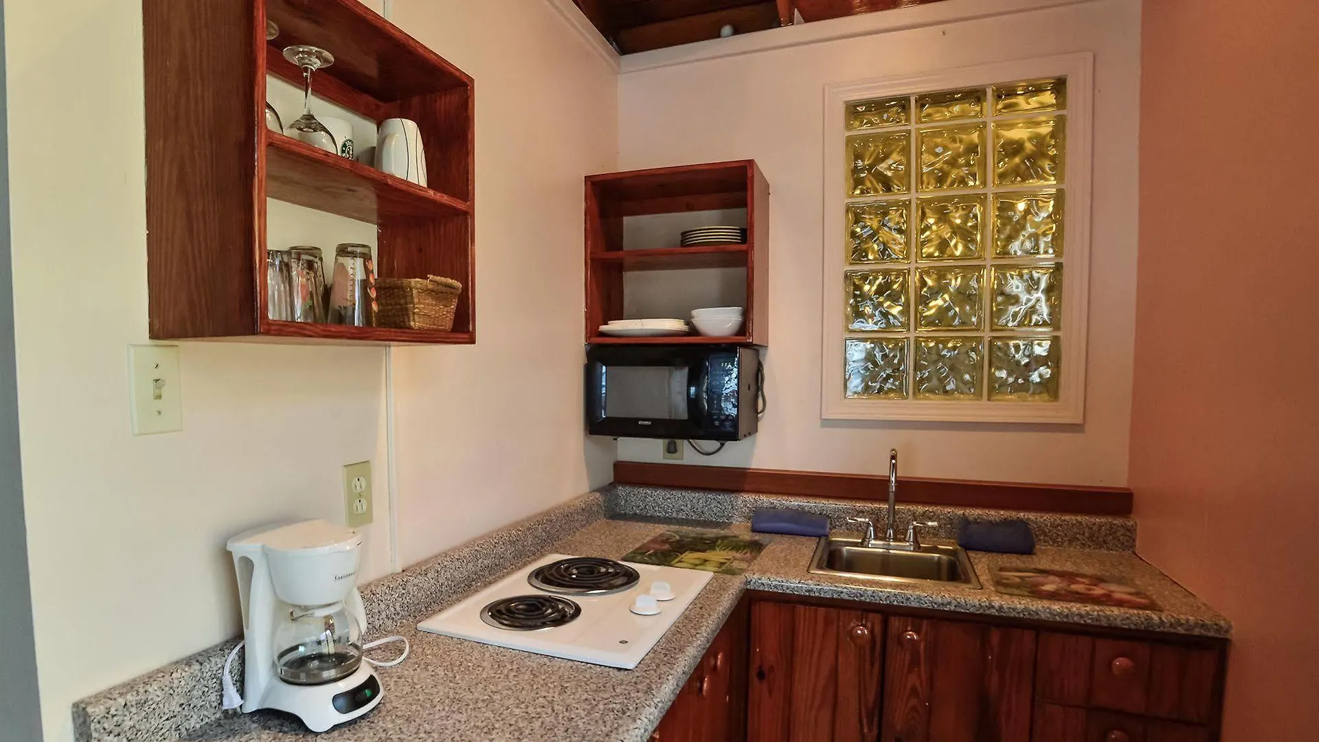 Lemontree Oceanfront Cottages 린콘 2*,